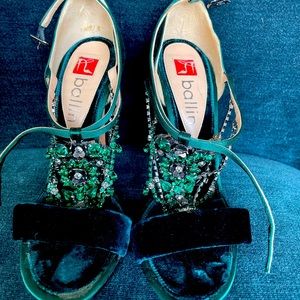 Stunning emerald crystal and velvet 4 “ ankle strap sandal